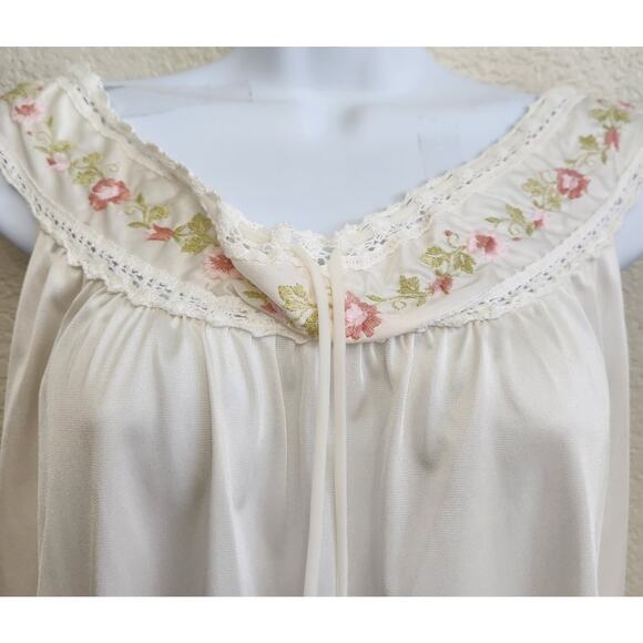 Vintage Cream Embroidered 2 Piece Nightgown & Robe Set Medium Lightweight Soft - Picture 5 of 9